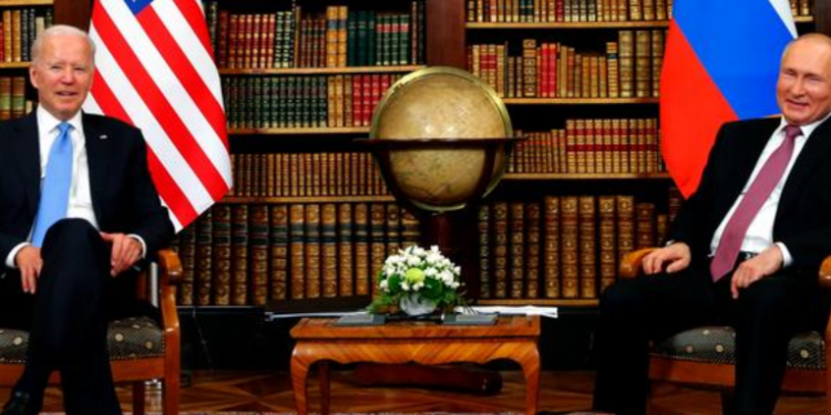 Biden promete impedir una invasión militar de Rusia en Ucrania