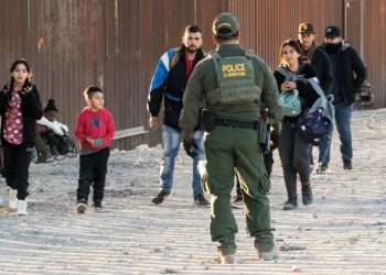 Biden propone acelerar expulsión de migrantes peligrosos