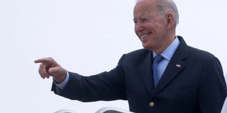 Biden viaja para conversaciones de la OTAN sobre Ucrania y anunciará más sanciones a Rusia