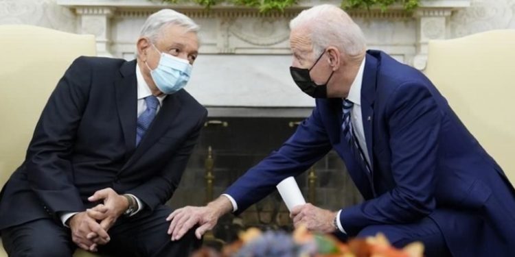 Biden y AMLO buscan hoy respuestas a esperada ola de migrantes ante posible fin de medida protectora