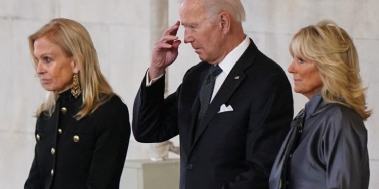Biden y líderes mundiales se reúnen en Londres para funeral de la reina Isabel II