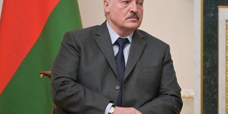 Bielorrusia expulsa a diplomáticos ucranianos y cierra un consulado