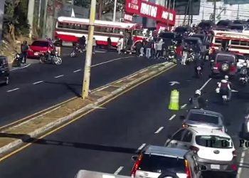 Bloqueo en San Cristóbal tras ataque armado contra piloto de bus en Ciudad Peronia
