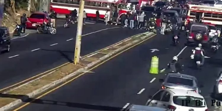 Bloqueo en San Cristóbal tras ataque armado contra piloto de bus en Ciudad Peronia