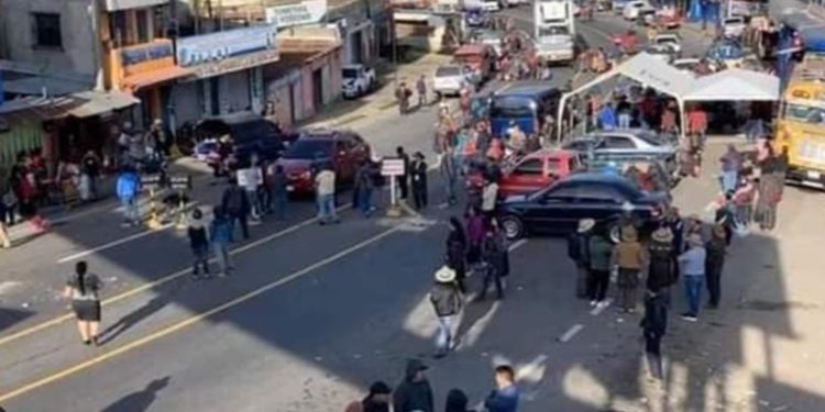 Bloqueos en carreteras del Occidente persisten en medio de demandas