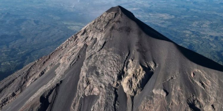 Boletín de Insivumeh advierte posible incremento de lahares en el volcán de Fuego por lluvias