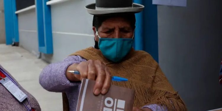 Bolivia desarrolla atípica elección de altos jueces