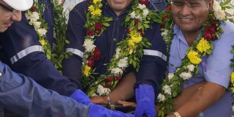 Bolivia inaugura su primera planta de biocombustibles