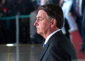 Bolsonaro reaparece en público pero continúa en silencio