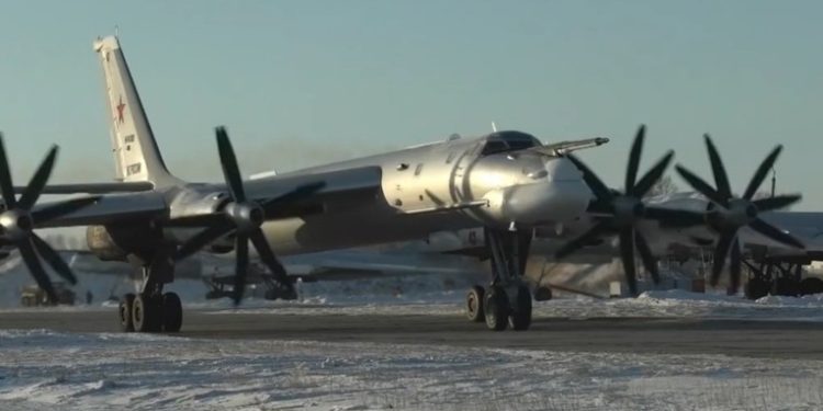 Bombarderos rusos sobrevuelan mar de Japón en misión de 9 horas