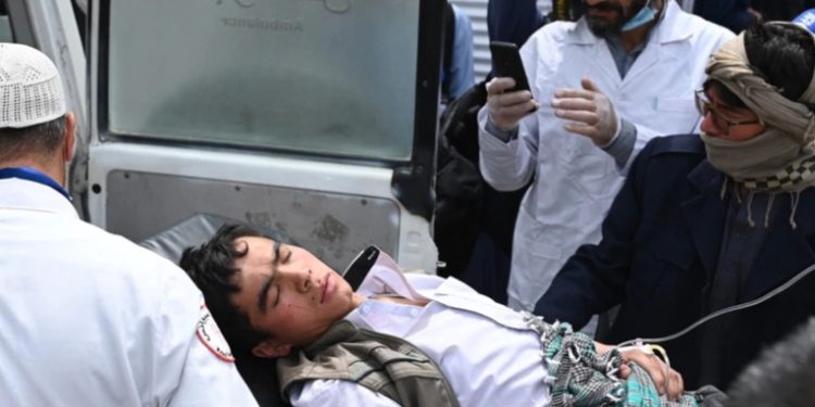 Bombas en escuelas de Kabul matan al menos a 6 personas