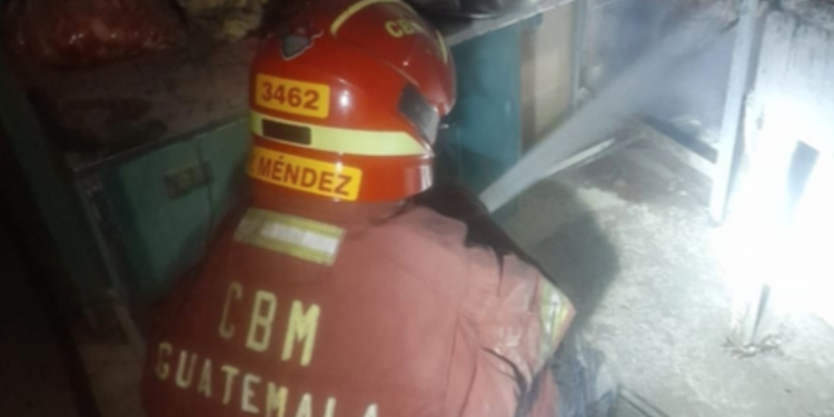 Bomberos logran controlar incendio en restaurante de Vista Hermosa 2, zona 15