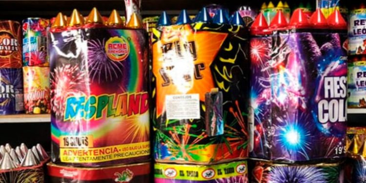 Bomberos Municipales imparten capacitaciones para vendedores de pirotecnia en época navideña
