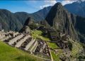 Bomberos y otras brigadas combaten feroz incendio que amenaza a Machu Picchu