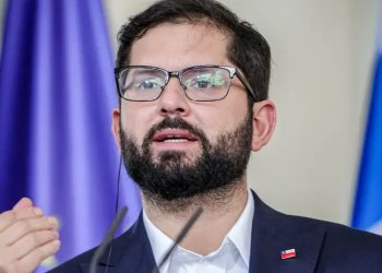 Boric llega a Paraguay en una visita centrada en el comercio