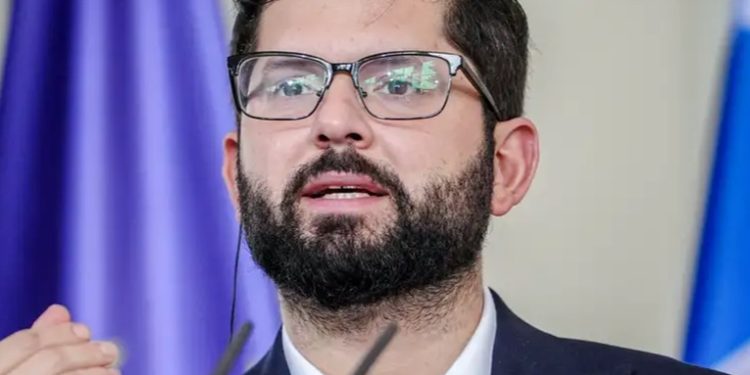 Boric llega a Paraguay en una visita centrada en el comercio