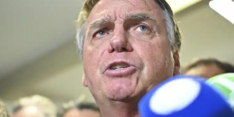 Brasil: Bolsonaro dice que 'régimen autoritario' lo inculpa