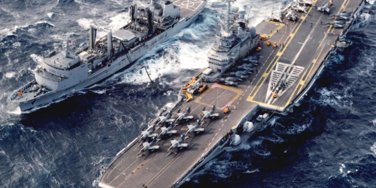 Brasil hunde un antiguo portaaviones con materiales tóxicos en el Atlántico