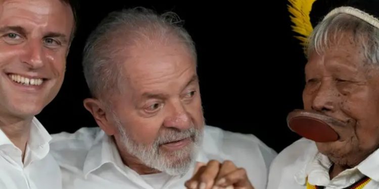 Brasil: Macron se compromete con causas de pueblos indígenas