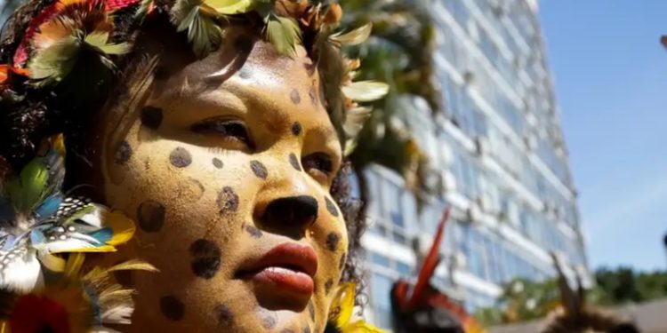 Brasil: miles de indígenas acampan en defensa de derechos