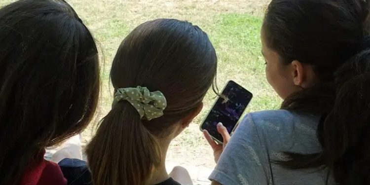 Brasil prohíbe los celulares en las escuelas y colegios