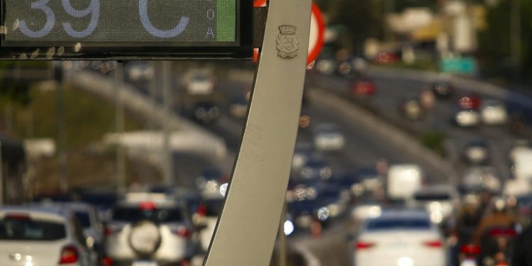 Brasileños sofocados por una ola de calor extrema que afecta dos tercios del territorio