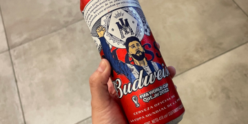 Budweiser reparte en Argentina las cervezas que no pudo vender en el Mundial