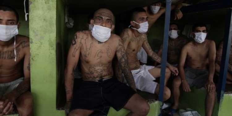Bukele alista megacárcel para 40.000 pandilleros en El Salvador