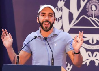 Bukele celebra las 'vacas gordas' del bitcóin con la opacidad intacta