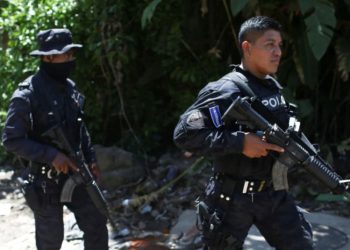 Bukele decreta duelo de tres dí­as por muerte de tres policí­as en el salvador