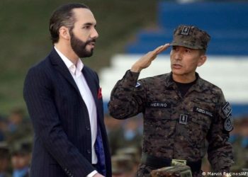 Bukele dice que El Salvador vive en paz -por primera vez en décadas-