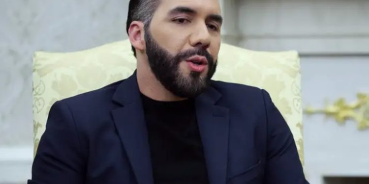 Bukele exige a México 'rectificación' en caso narcoavioneta