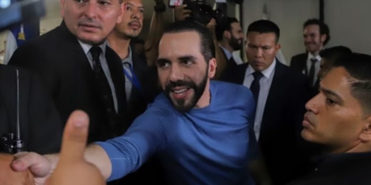 Bukele obtiene licencia de seis meses para presentarse a la reelección en El Salvador