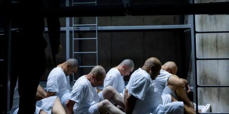 Bukele propone a Maduro liberar a opositores por migrantes