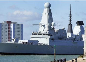 Buque de guerra británico derriba presunto dron de ataque en el mar Rojo