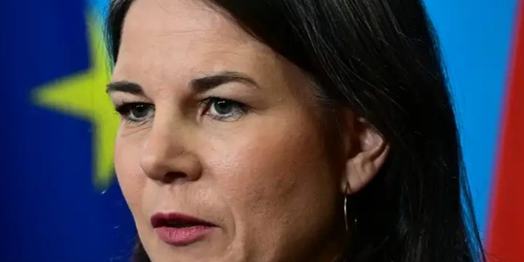 Buque ruso dispara señal contra helicóptero militar alemán