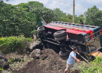 Bus protagoniza nuevo accidente de tránsito