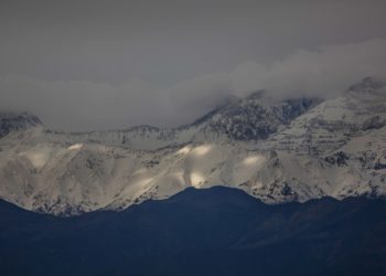 Buscan a tres alpinistas argentinos desaparecidos desde el miércoles en el lado chileno de los Andes