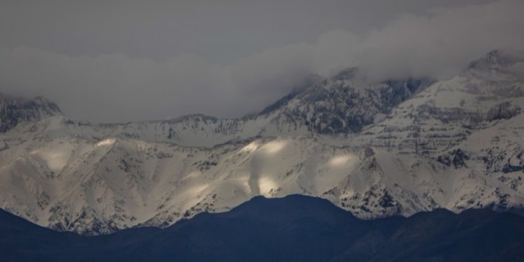 Buscan a tres alpinistas argentinos desaparecidos desde el miércoles en el lado chileno de los Andes