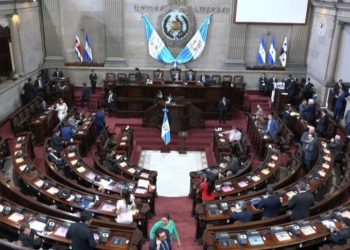 Buscan detener disminución de presupuesto para compra de vacunas