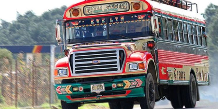 Buscan evitar abusos de transportistas a pasajeros con el aumento del pasaje