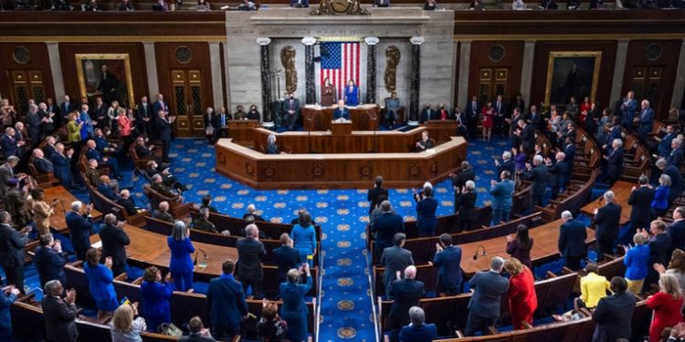 Cámara Baja de EE.UU. rechaza dos propuestas para recortar la ayuda a Ucrania