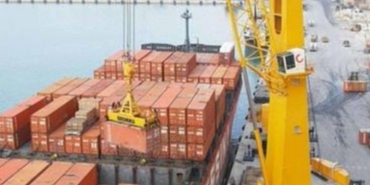 Cámara de Comercio exige soluciones ante retrasos en puertos que encarecen productos