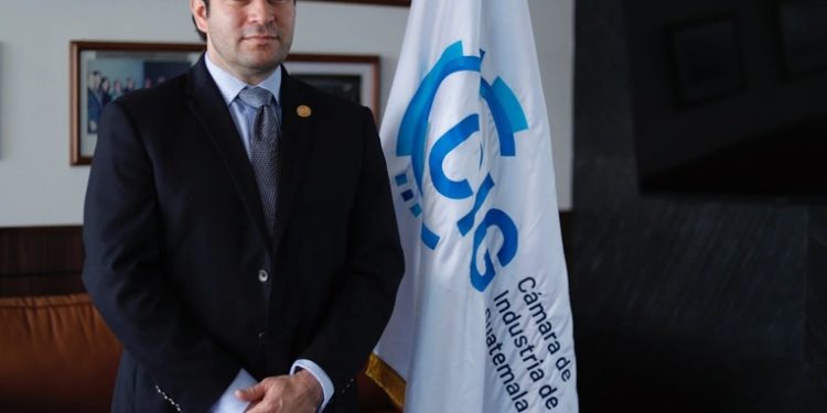 CACIF pide declarar inconstitucional suspensión por campaña anticipada