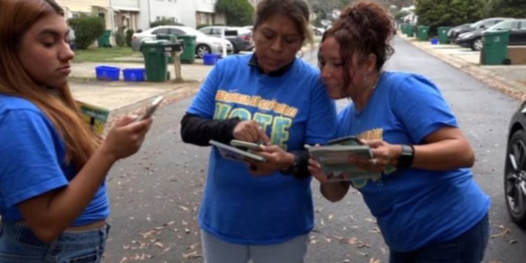 Campañas puerta a puerta buscan el voto latino en Georgia hasta el último minuto.