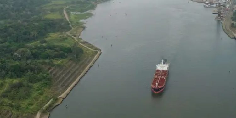 Canal de Panamá analiza construir gasoducto de 80 kilómetros
