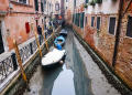 Canales de Venecia casi secos por inusuales y prolongadas mareas bajas