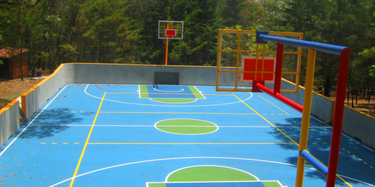 Canchas polideportivas son entregadas por la Municipalidad