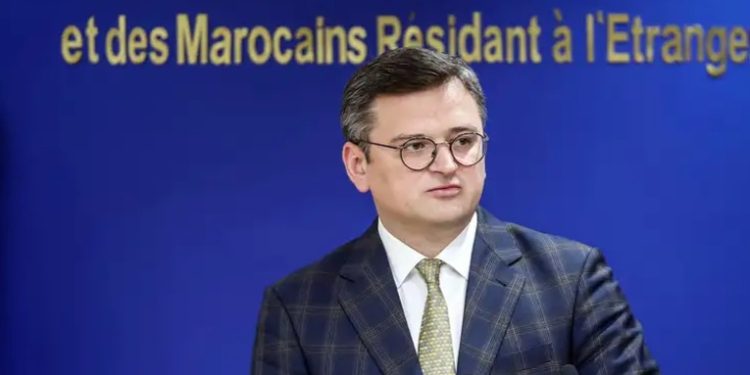 Canciller de Ucrania busca en China ayuda para frenar guerra