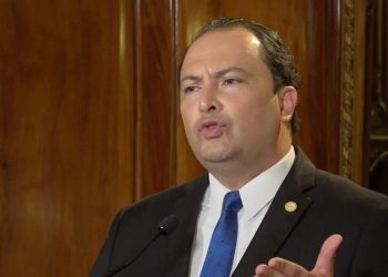 Canciller guatemalteco integra comisión de la OEA que analiza crisis polí­tica en Perú